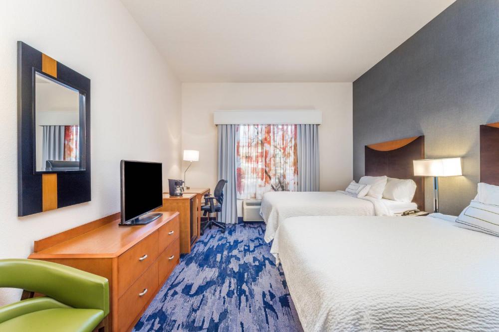 Queen Room with Two Queen Beds - Communication Assistance interior